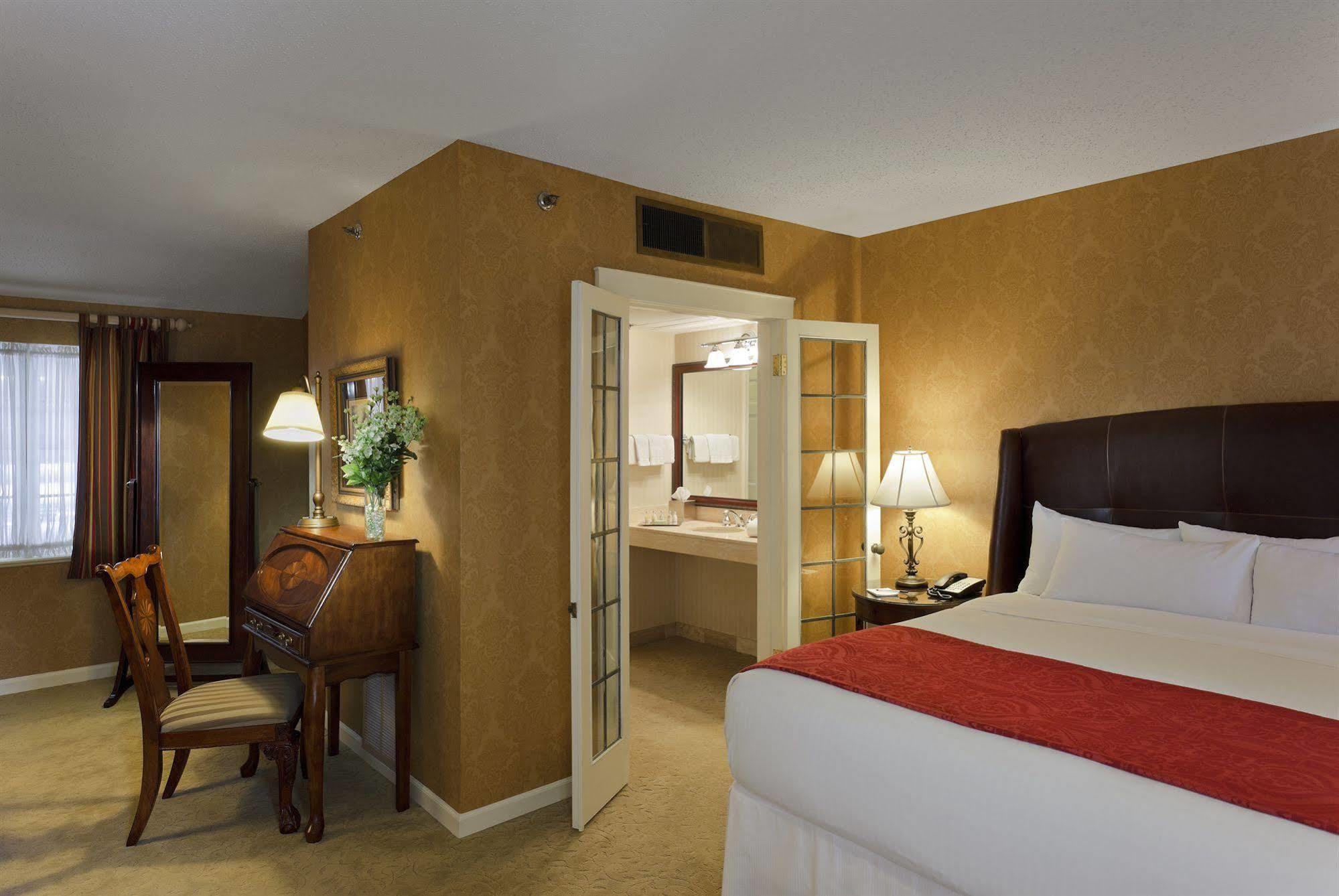 Seven Gables Inn, St Louis West, A Tribute Portfolio Hotel Clayton Exteriér fotografie