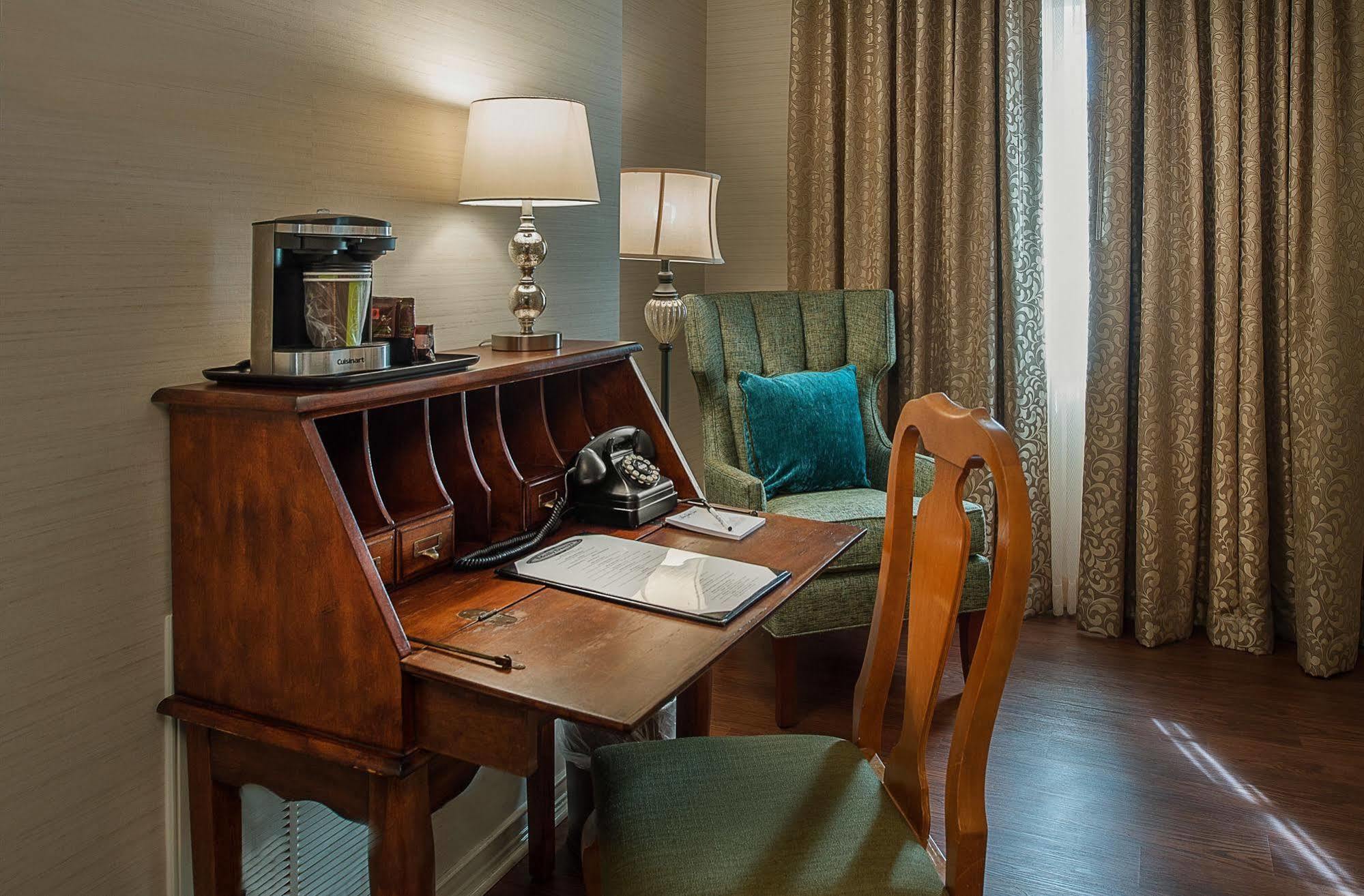 Seven Gables Inn, St Louis West, A Tribute Portfolio Hotel Clayton Exteriér fotografie