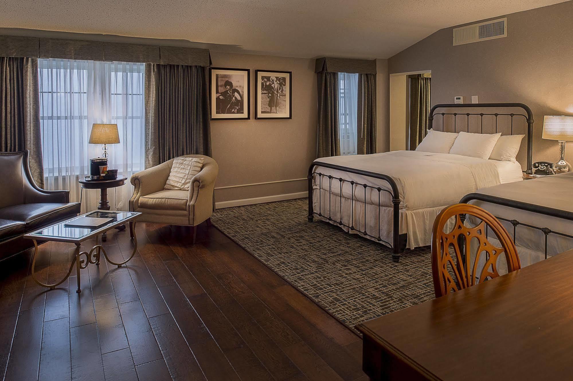 Seven Gables Inn, St Louis West, A Tribute Portfolio Hotel Clayton Exteriér fotografie