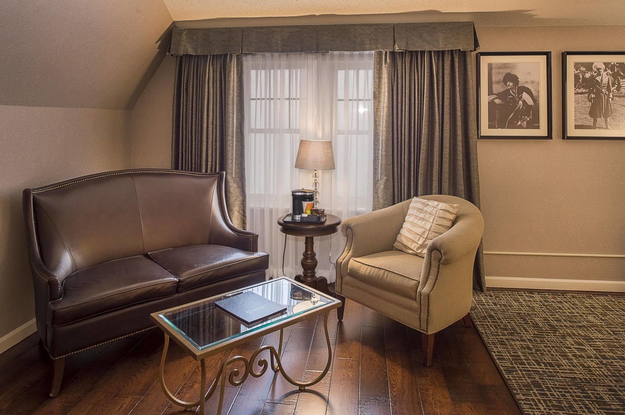 Seven Gables Inn, St Louis West, A Tribute Portfolio Hotel Clayton Exteriér fotografie