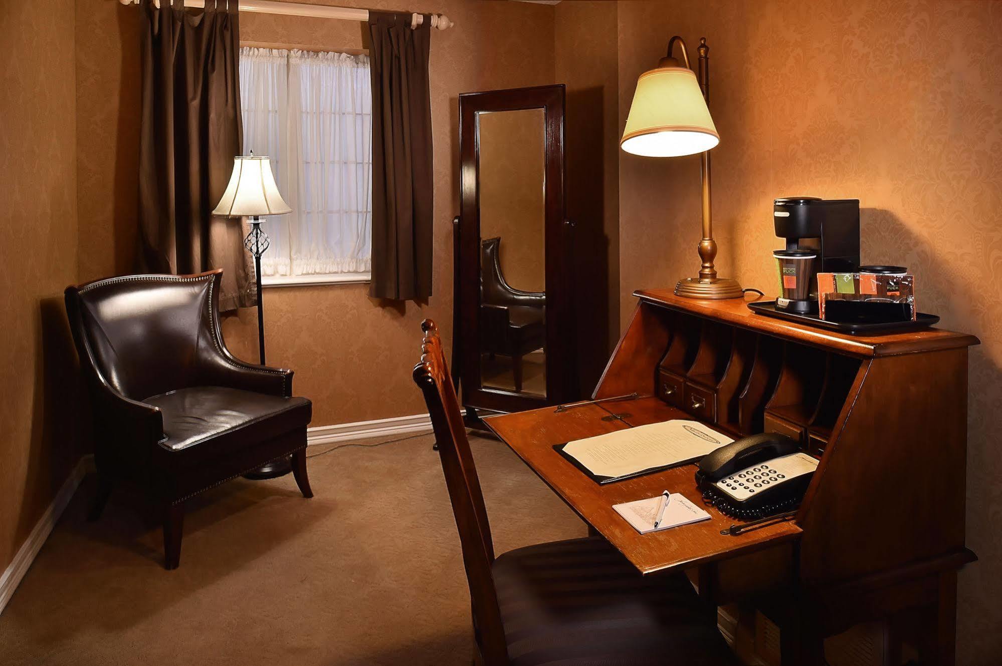 Seven Gables Inn, St Louis West, A Tribute Portfolio Hotel Clayton Exteriér fotografie